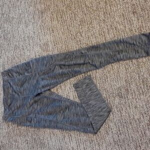 Phistockat black and gray leggings has two side pockets and one inner pocket